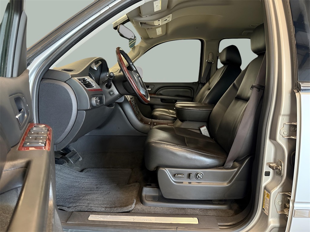 2011 Cadillac Escalade Base photo 15
