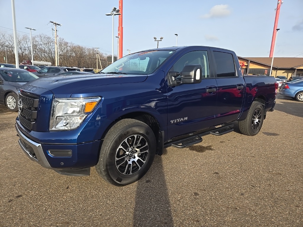 2024 Nissan Titan SV photo 3