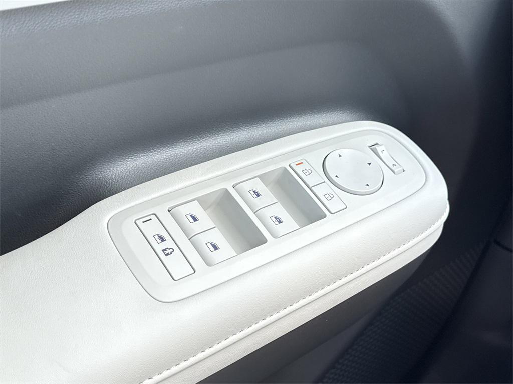 2026 Hyundai Santa Fe SEL photo 15