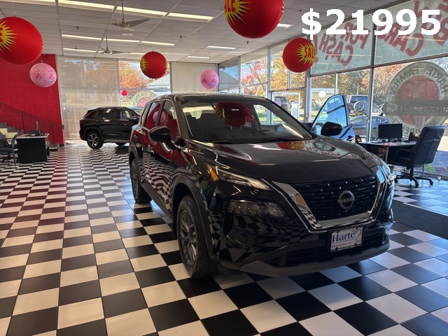 2023 Nissan Rogue S's photo