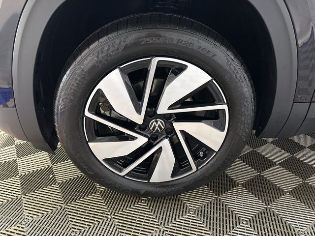 2025 Volkswagen Atlas SE Technology photo 9