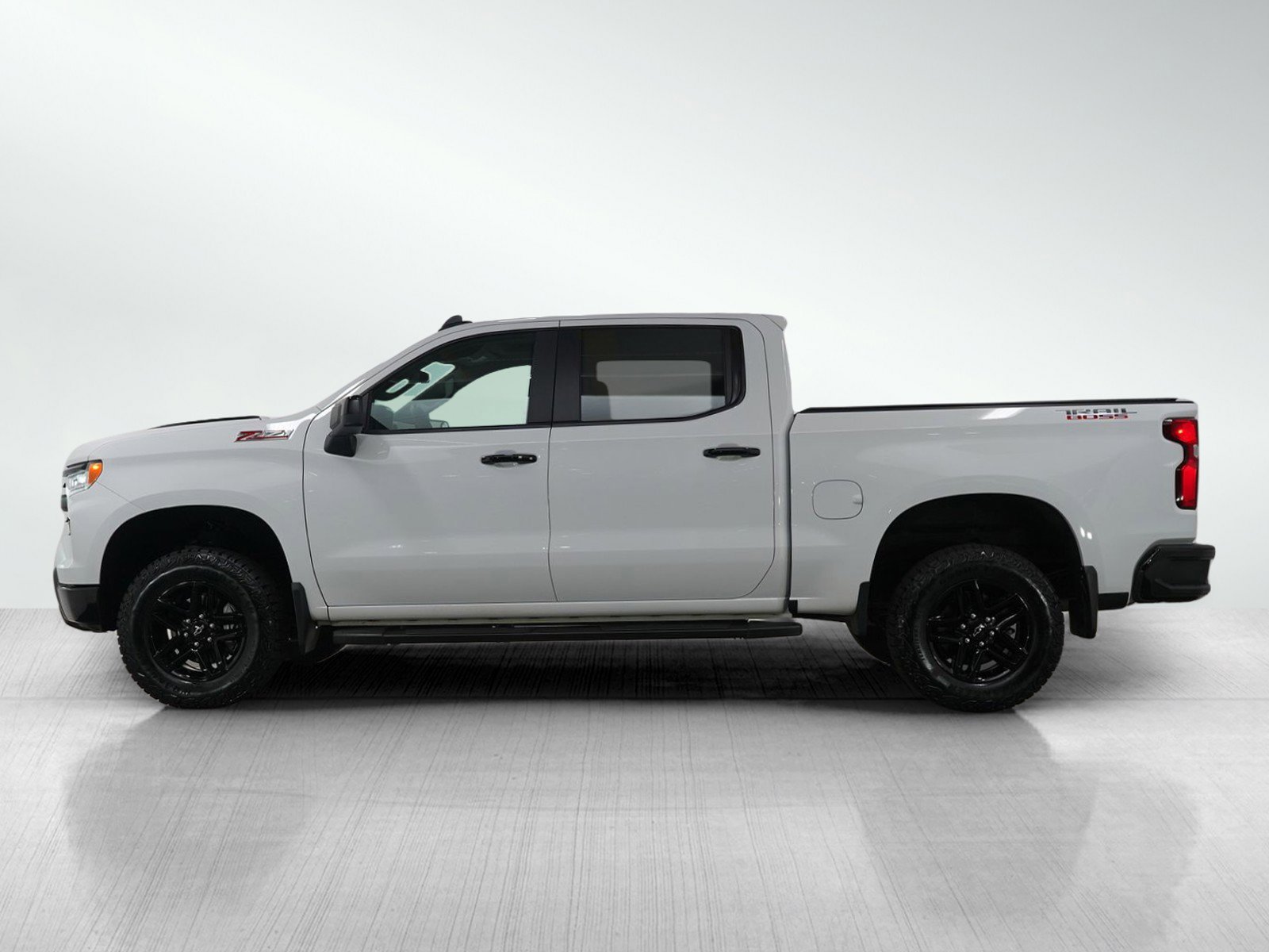 Used 2024 Chevrolet Silverado 1500 LT Trail Boss with VIN 3GCUDFED9RG104175 for sale in Roseville, Minnesota