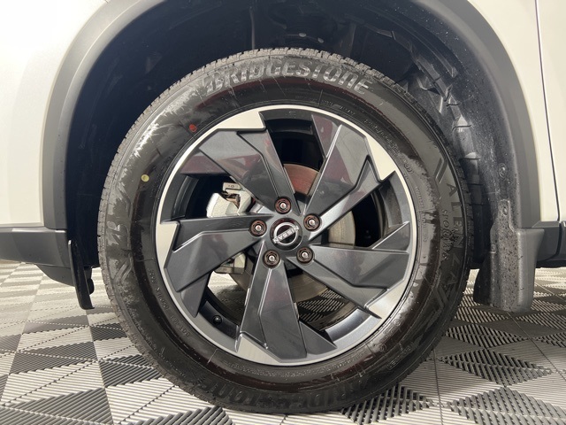 2025 Nissan Rogue SV photo 18