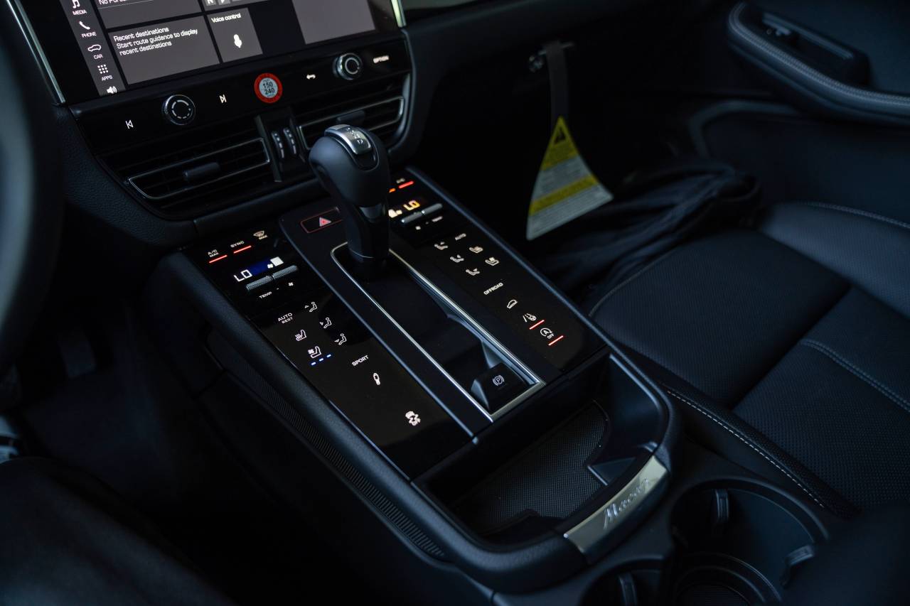 2025 Porsche Macan S photo 19
