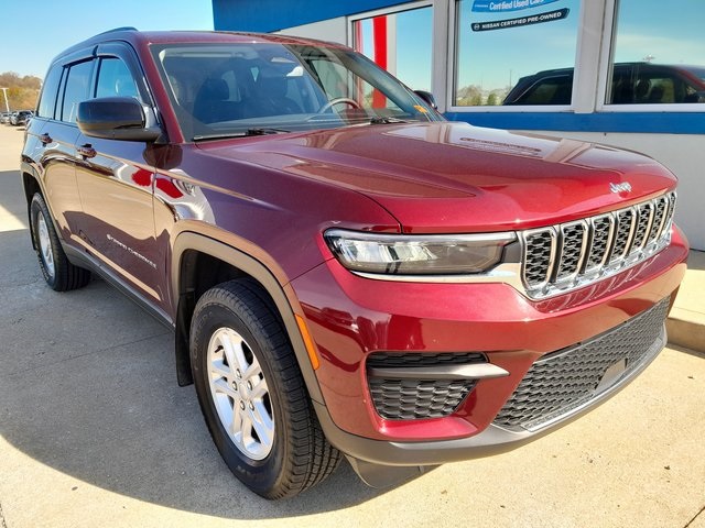 2023 Jeep Grand Cherokee Laredo photo 3