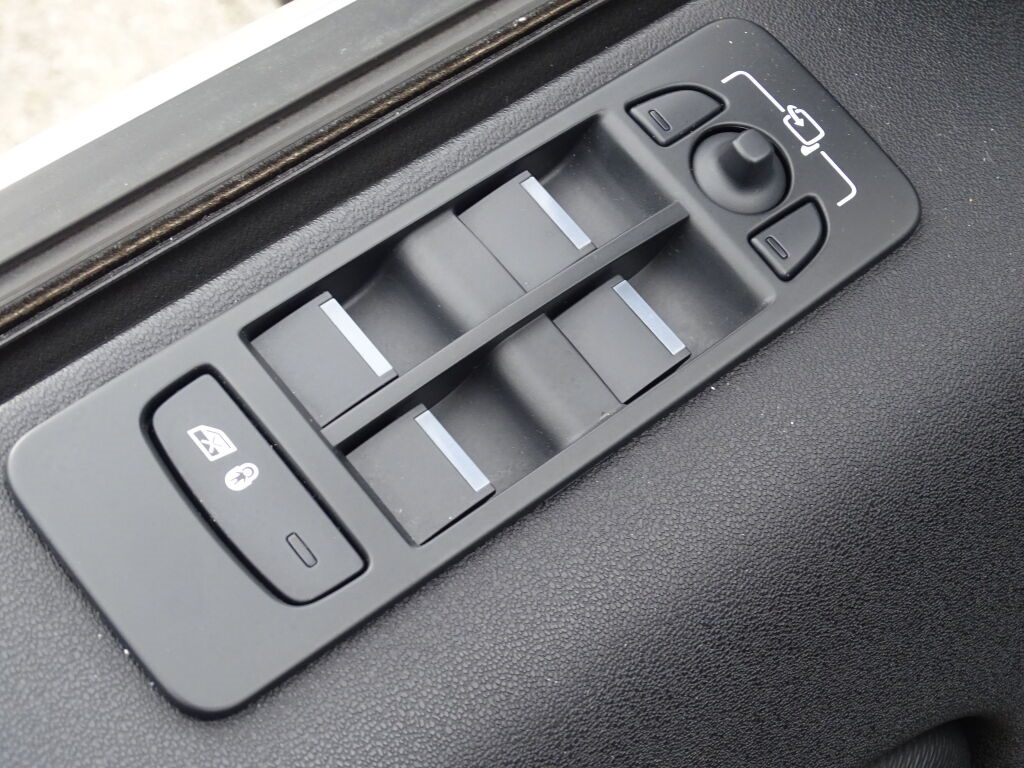2022 Land Rover Discovery Sport S R-Dynamic photo 22