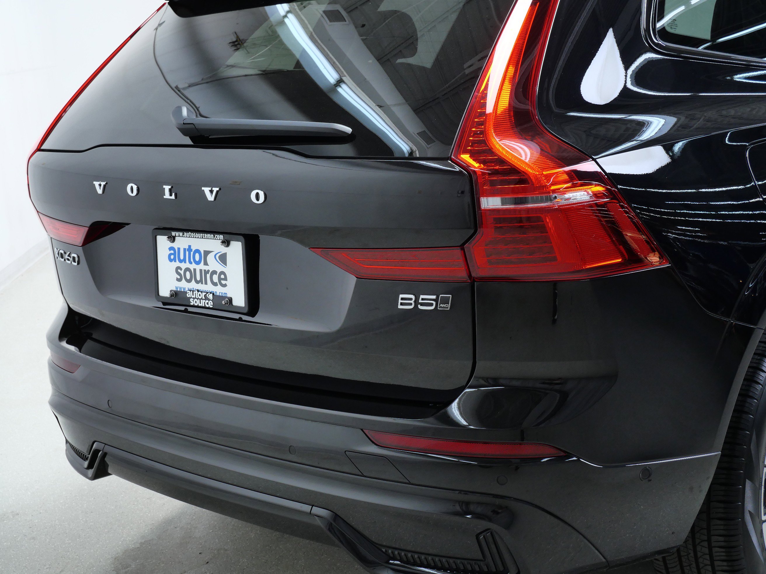 2025 Volvo XC60 Plus photo 5