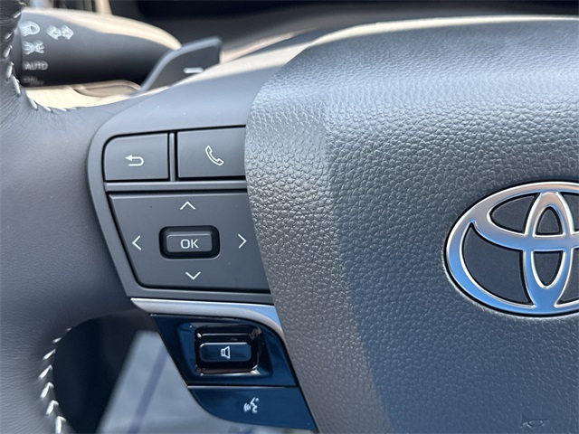 2025 Toyota Camry SE photo 17