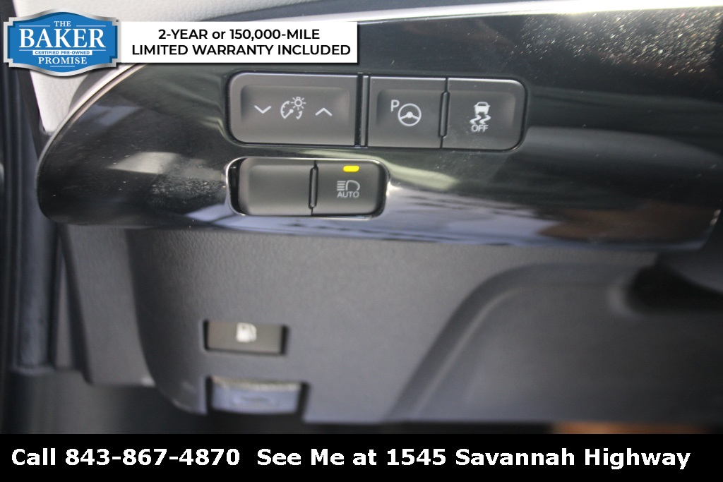 2017 Toyota Prius Four photo 6