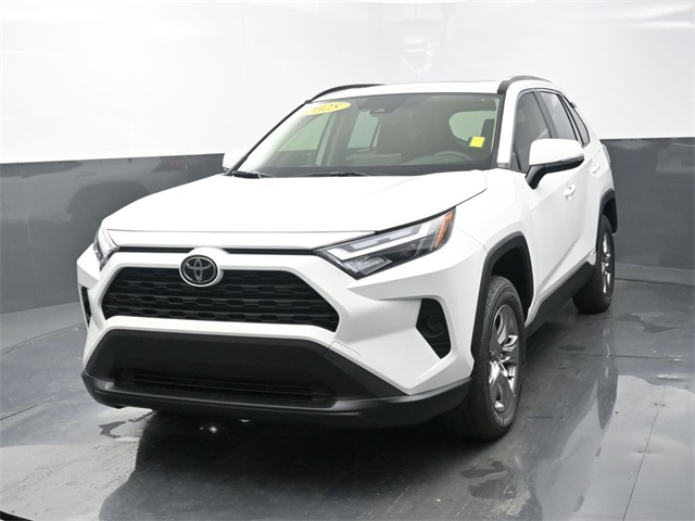 2025 Toyota RAV4 XLE's photo