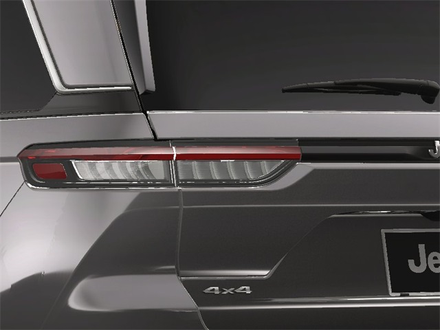 2025 Jeep Grand Cherokee Laredo photo 12
