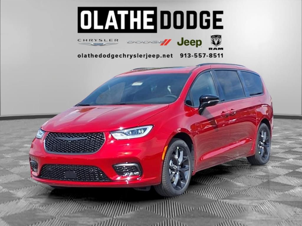 2026 Chrysler Pacifica Limited's photo