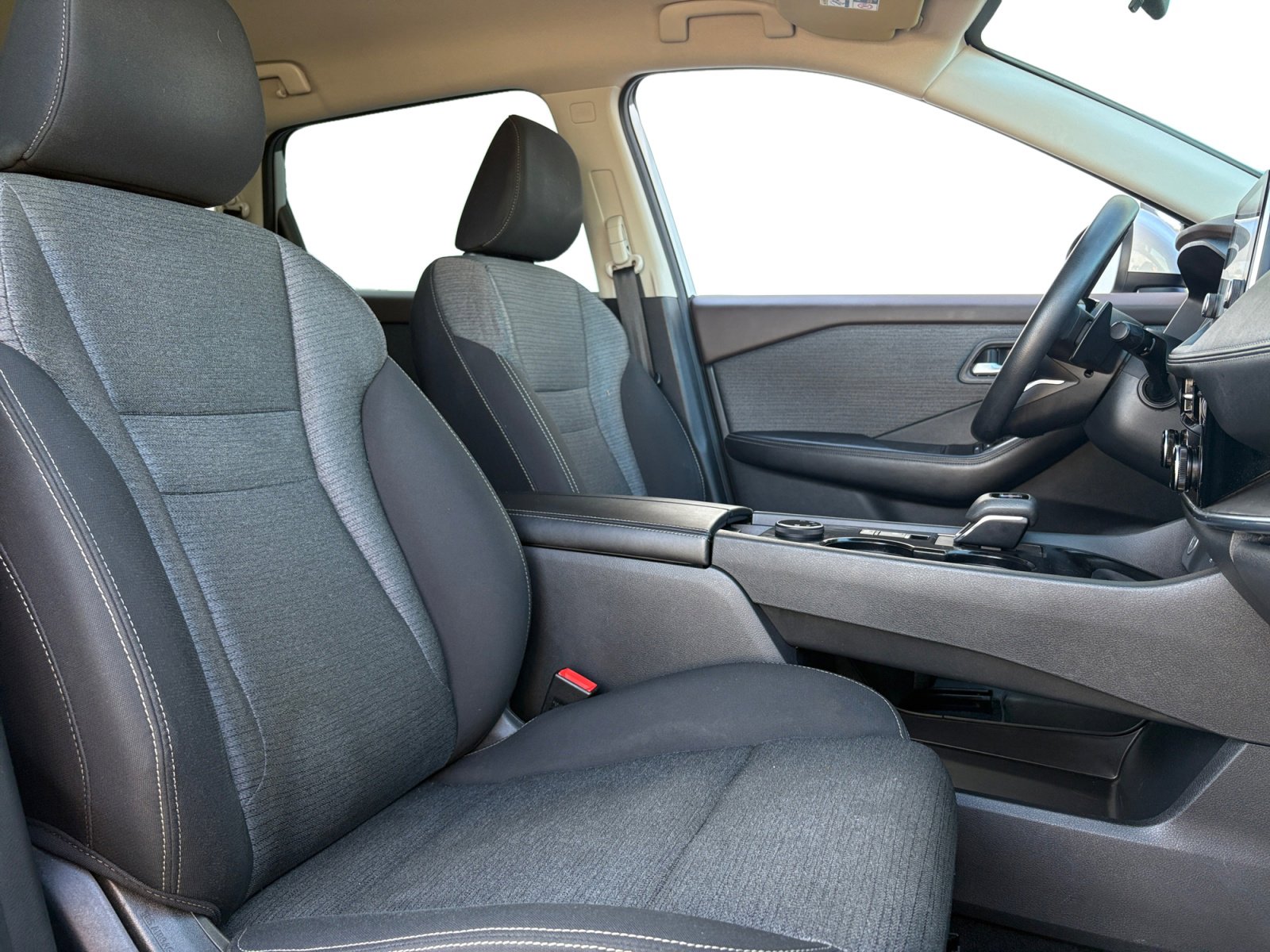 2021 Nissan Rogue SV photo 28