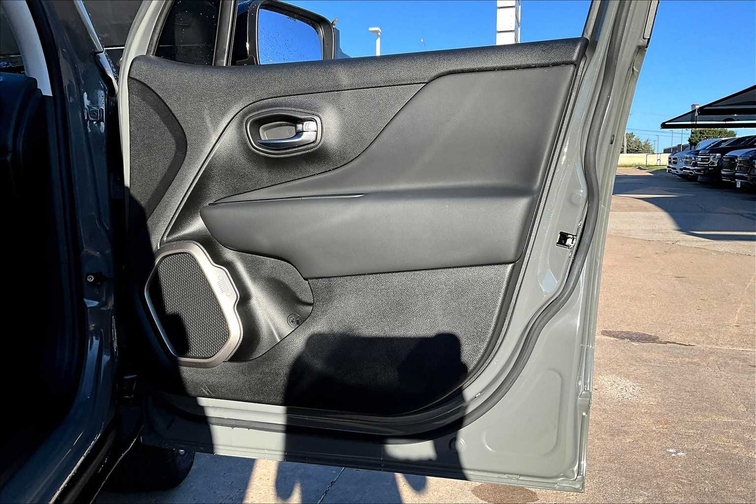 2022 Jeep Renegade Limited photo 22