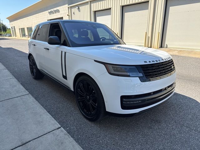 2023 Land Rover Range Rover SE photo 7