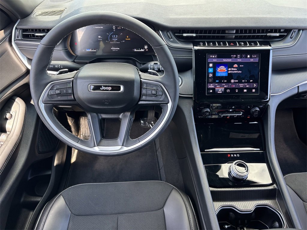 2025 Jeep Grand Cherokee Laredo Altitude photo 2