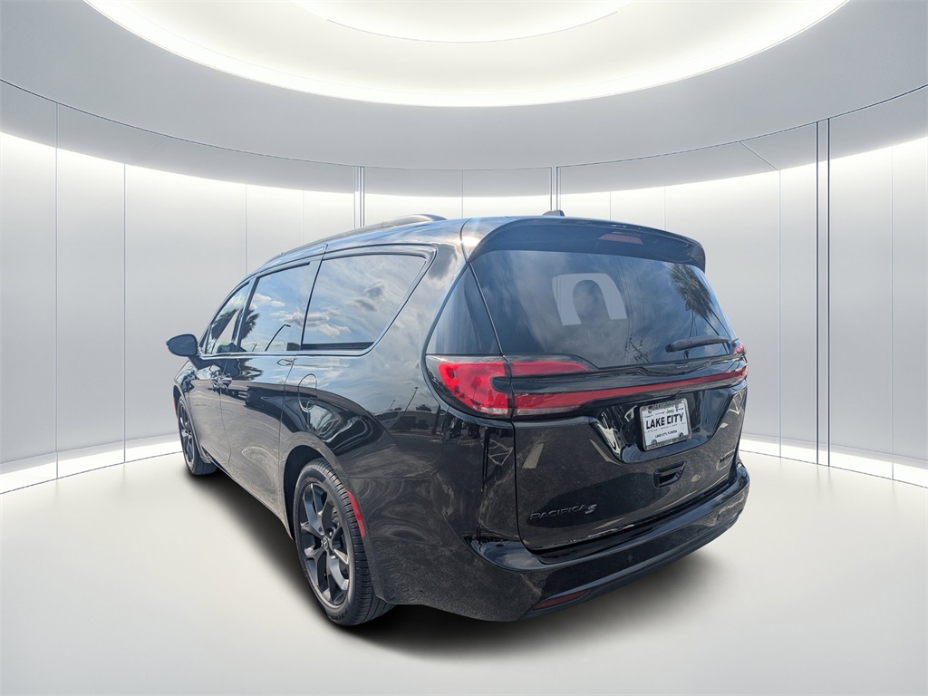 2026 Chrysler Pacifica Limited photo 3