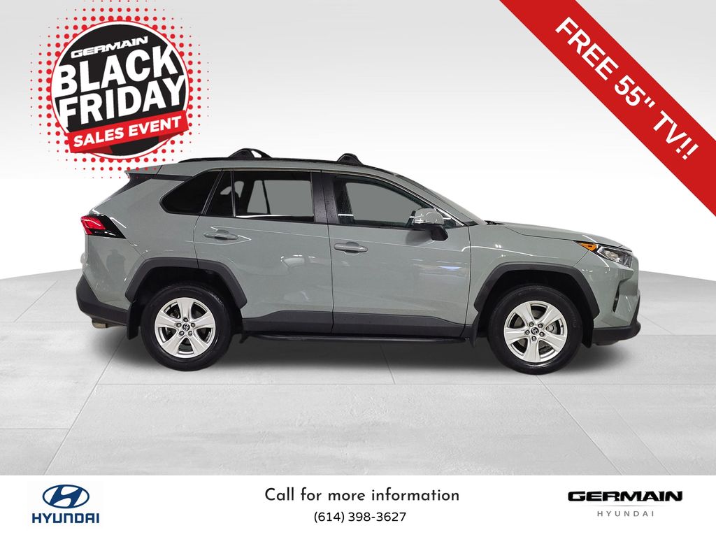 2021 Toyota RAV4 XLE photo 3