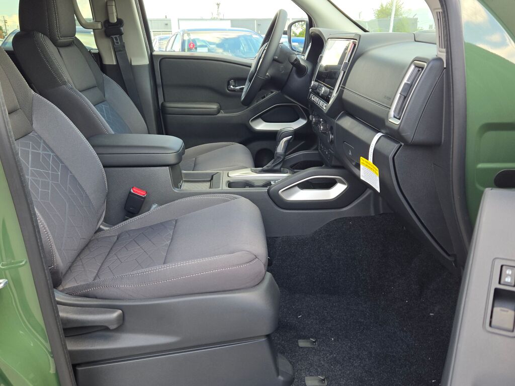 2025 Nissan Frontier SV photo 4