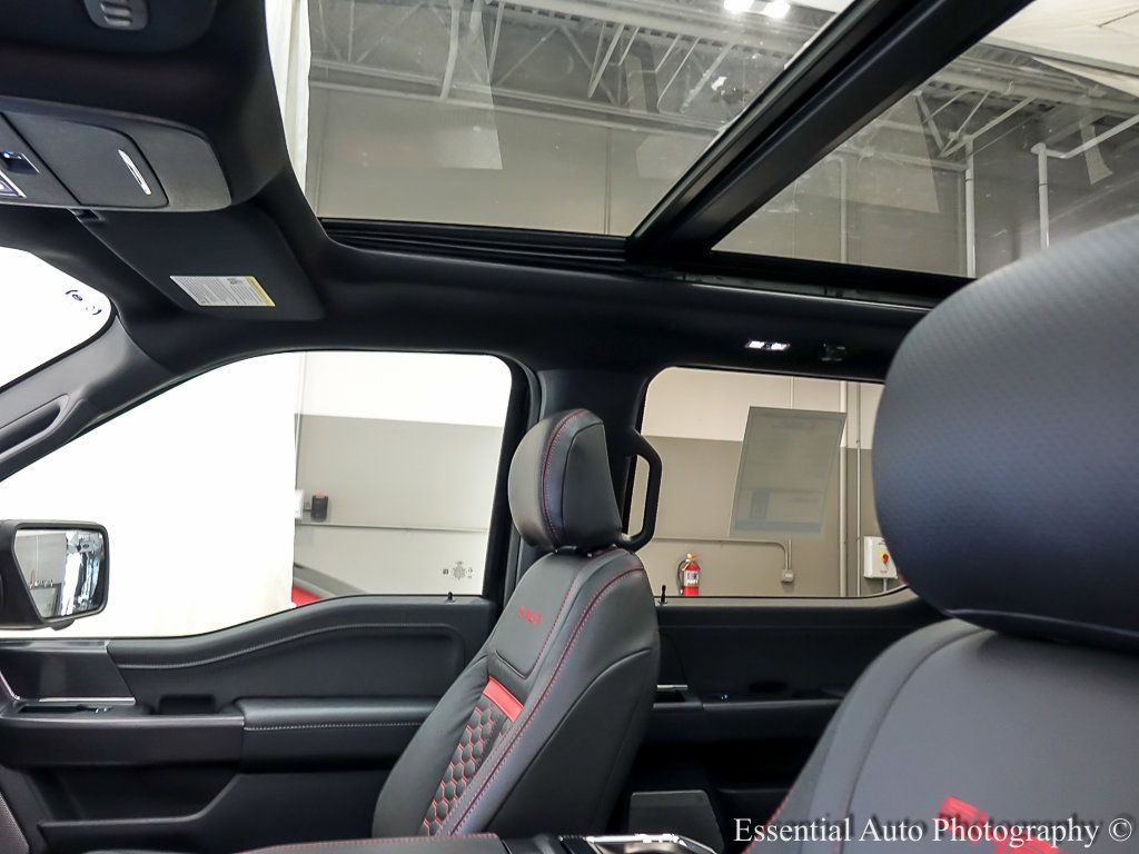 2025 Ford F-150 Lariat photo 9