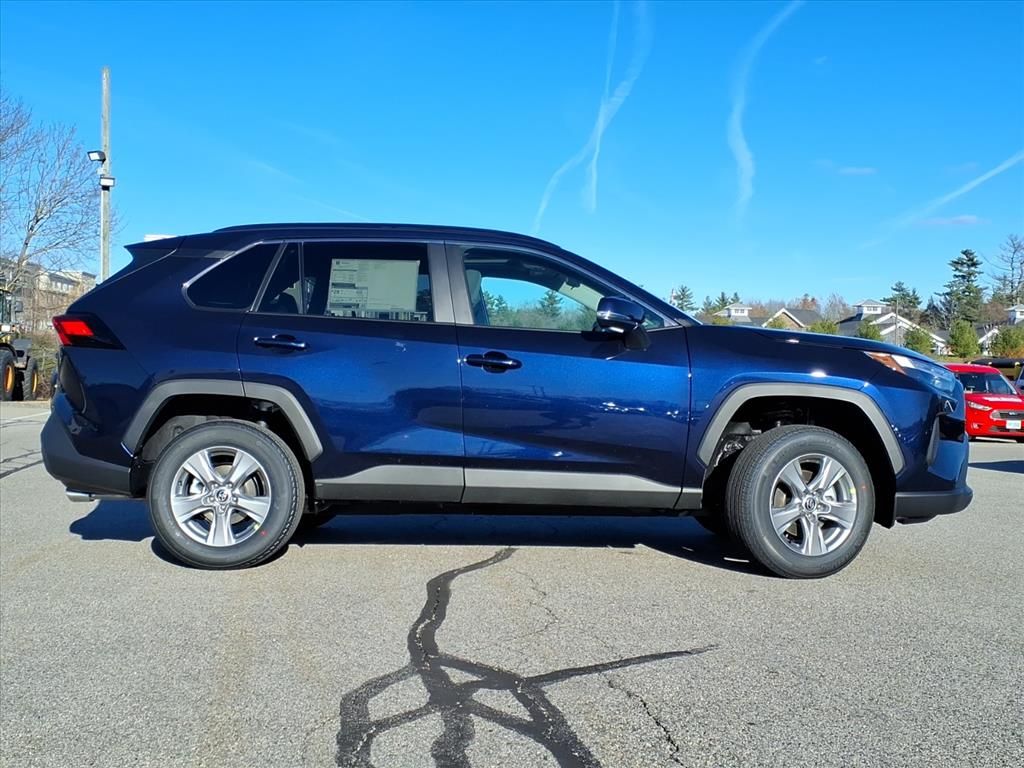 2025 Toyota RAV4 XLE photo 3