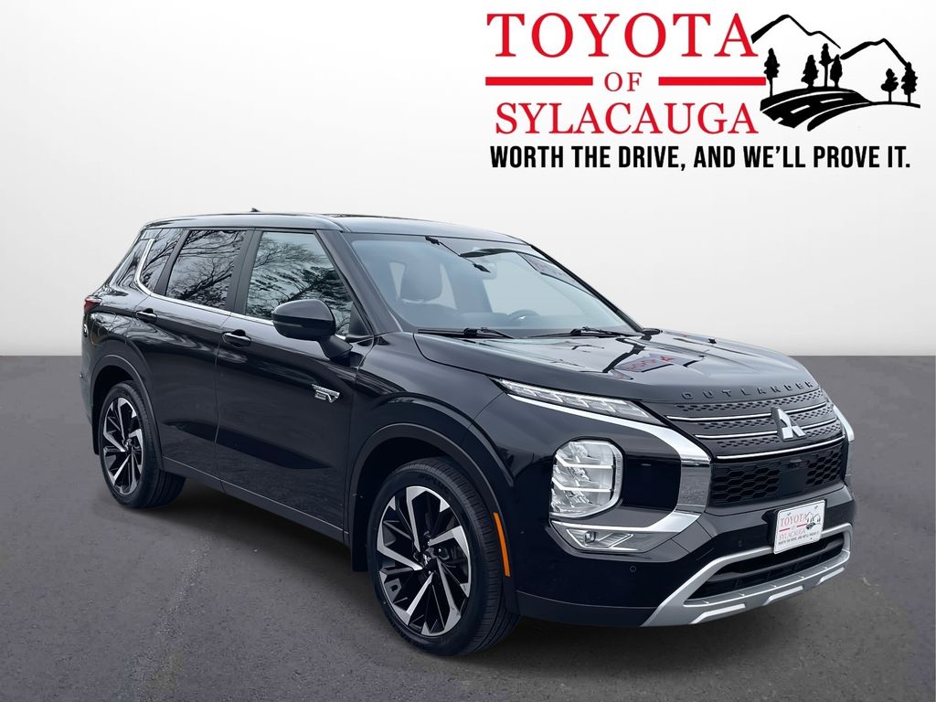 2024 Mitsubishi Outlander Plug-in Hybrid SE's photo