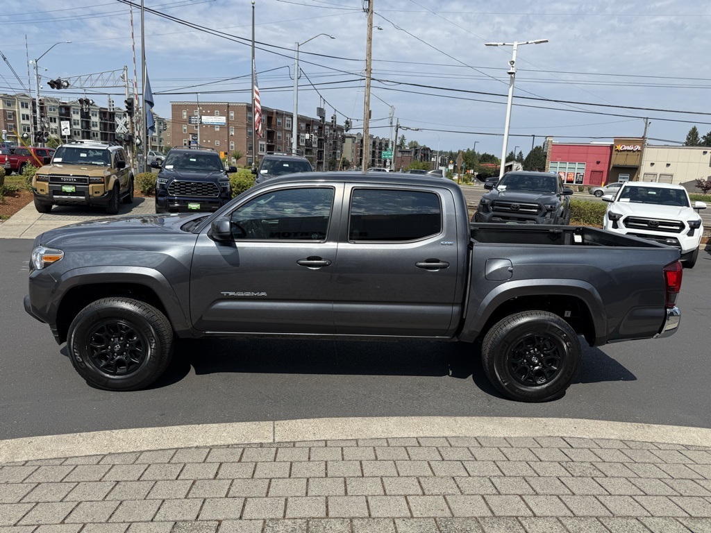 2022 Toyota Tacoma SR5 photo 2