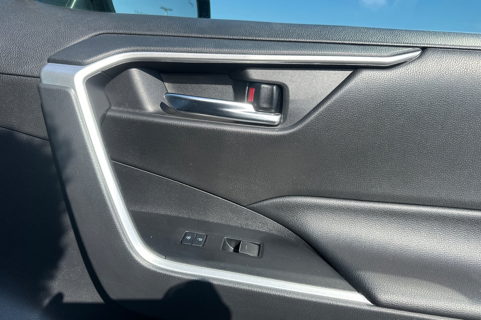 2022 Toyota RAV4 Hybrid XLE photo 18