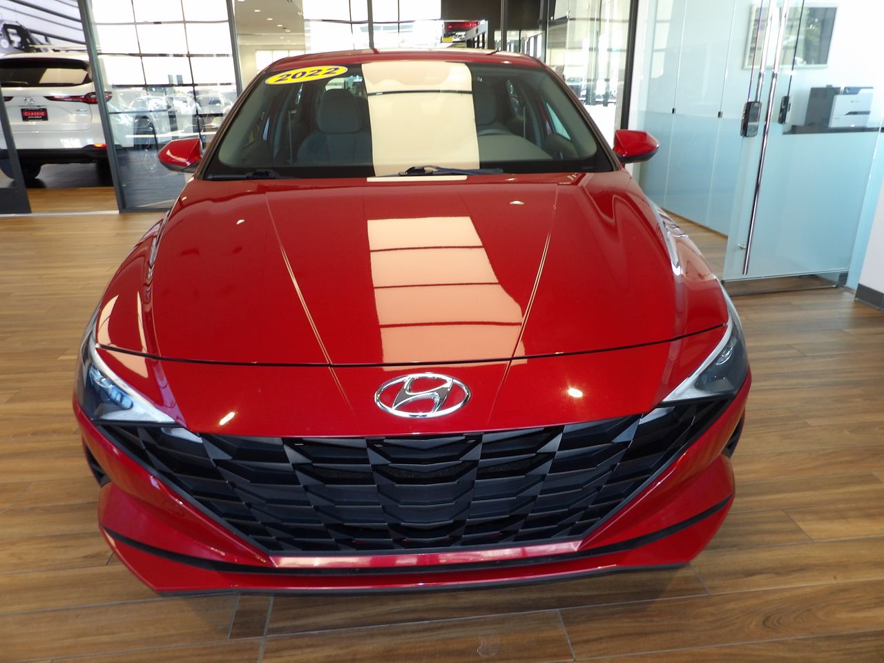 2022 Hyundai Elantra SEL photo 2