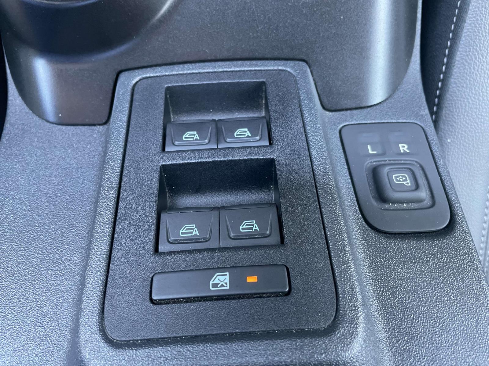2022 Ford Bronco Base photo 15