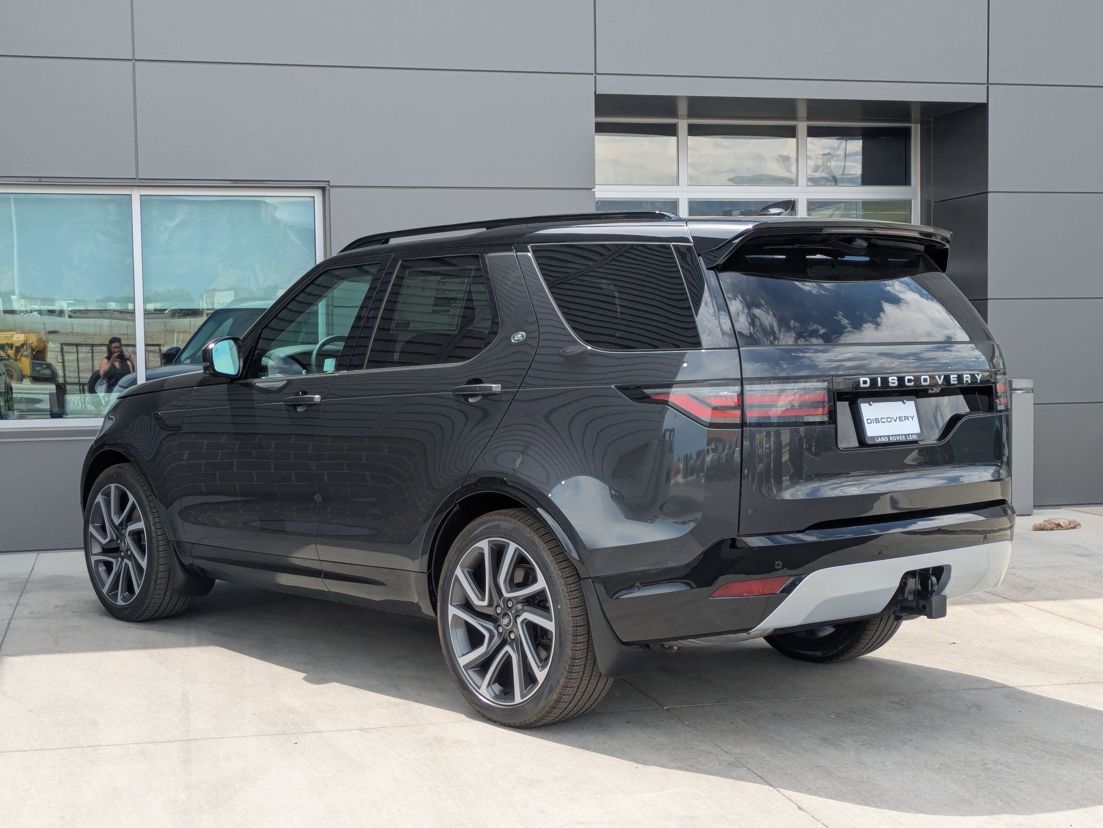 2025 Land Rover Discovery Metropolitan Edition photo 5