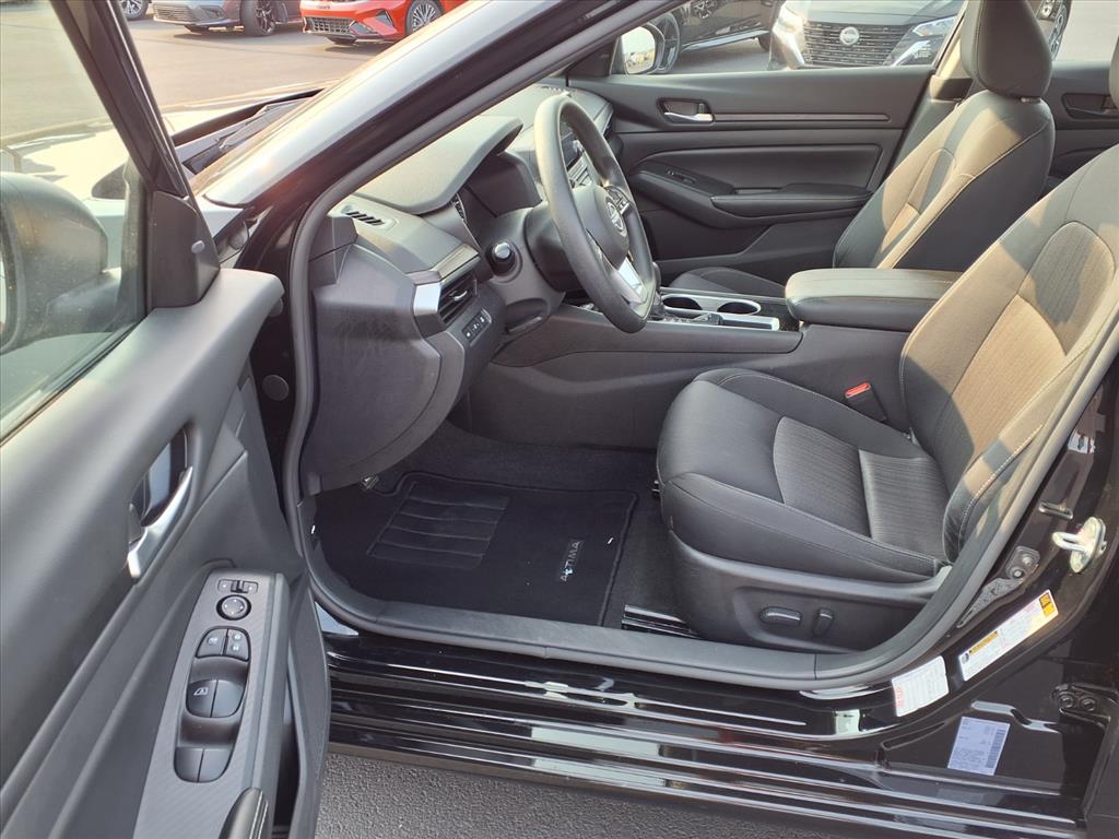 2024 Nissan Altima 2.5 SV photo 17