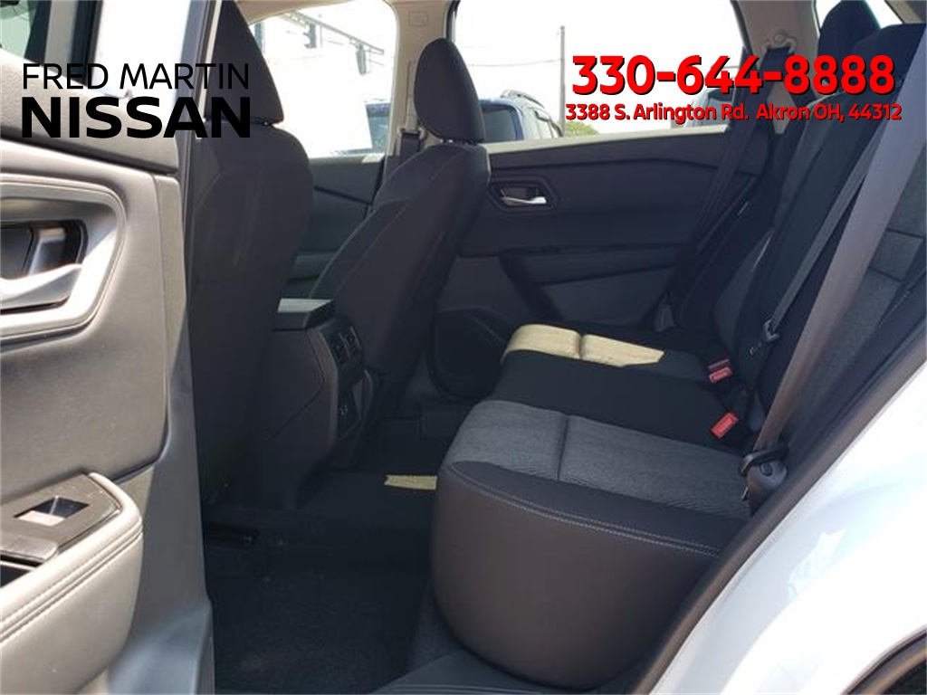 2025 Nissan Rogue SV photo 11