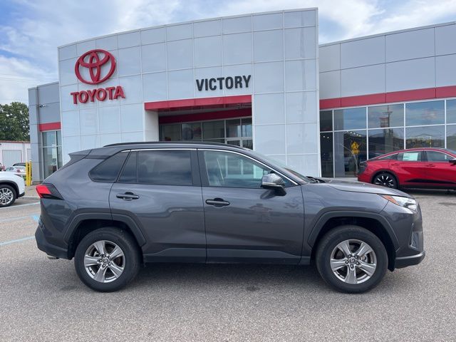 2025 Toyota RAV4 XLE photo 3
