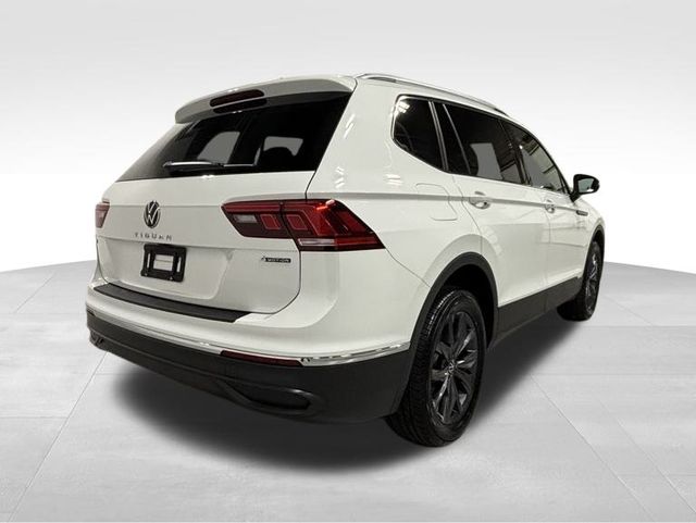 2022 Volkswagen Tiguan SE photo 2