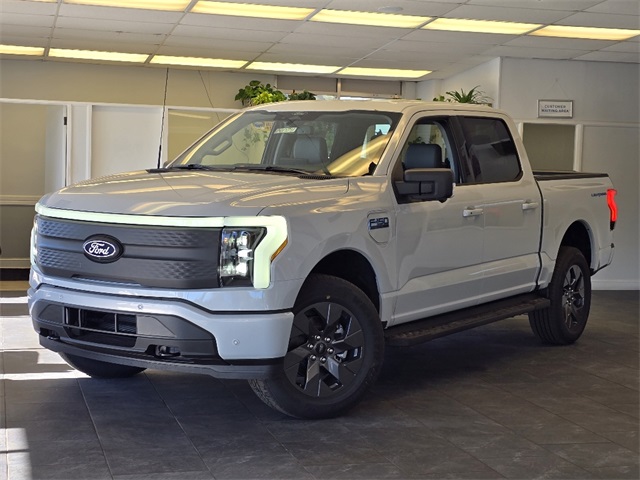 2025 Ford F-150 Lightning photo 2