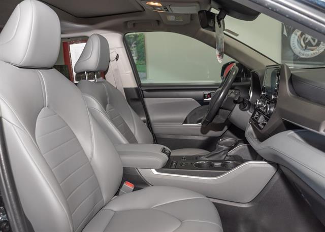 2022 Toyota Highlander XLE photo 21