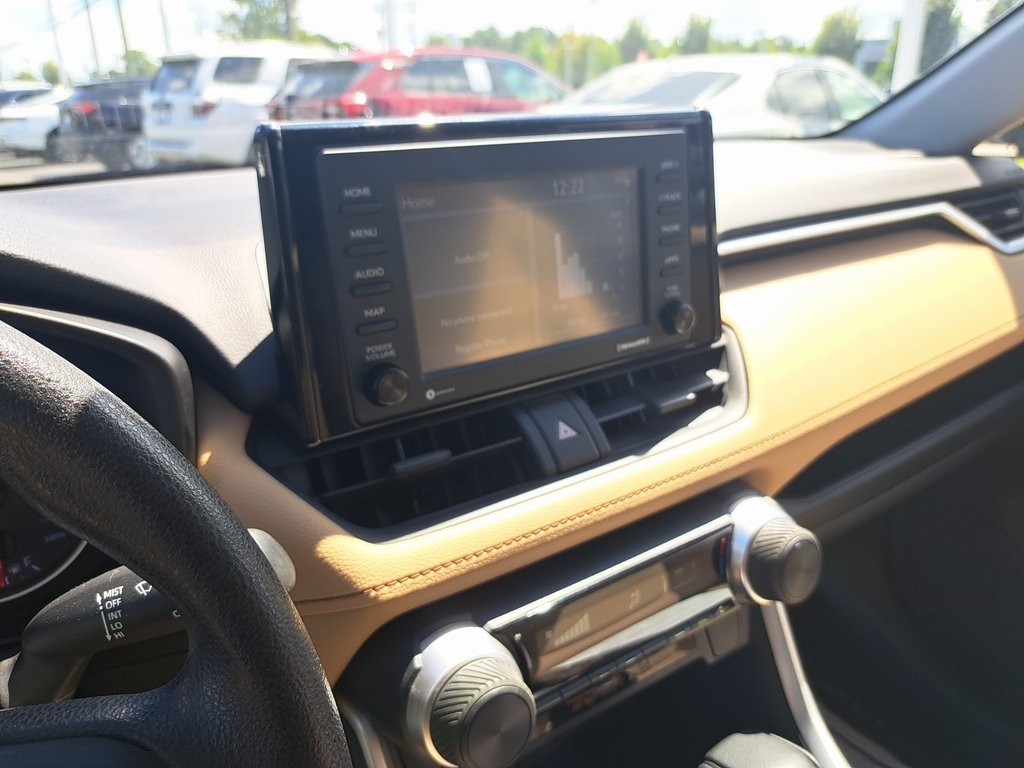 2020 Toyota RAV4 LE photo 15