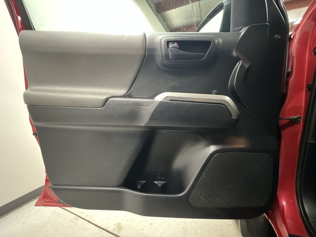 2019 Toyota Tacoma SR5 photo 19