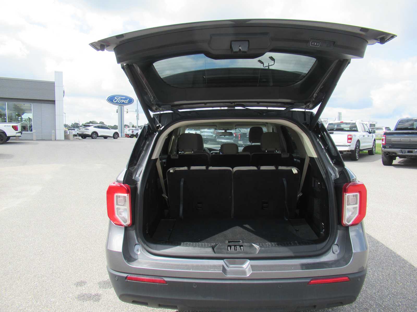 2021 Ford Explorer Base photo 15