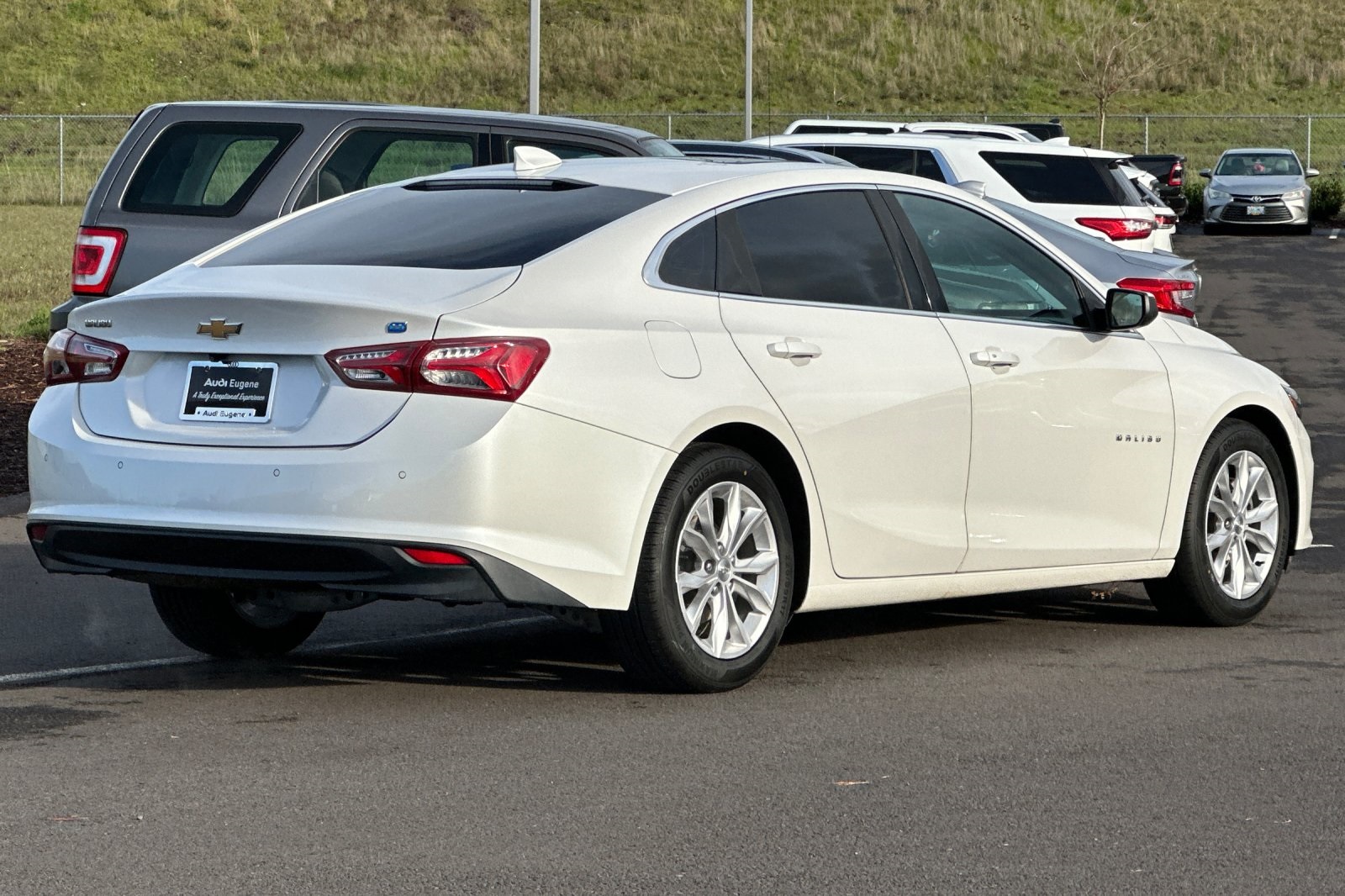 2019 Chevrolet Malibu Hybrid photo 3