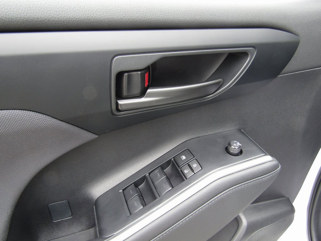 2024 Toyota Highlander LE photo 16