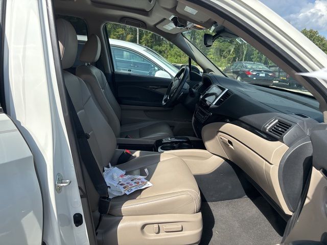 2016 Honda Pilot Touring photo 14