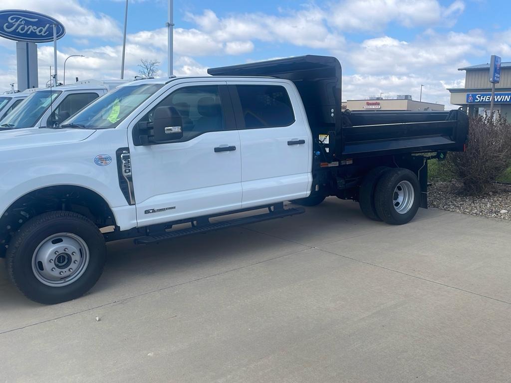 2024 Ford F-350 XL photo 2