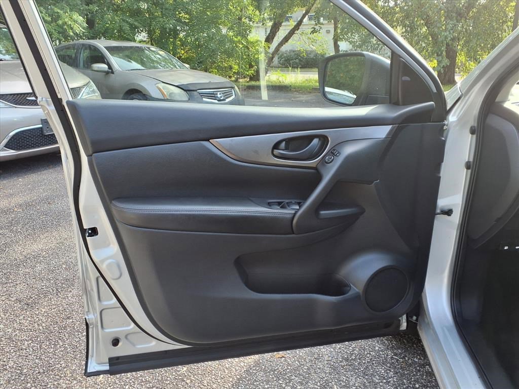 2019 Nissan Rogue Sport S photo 14