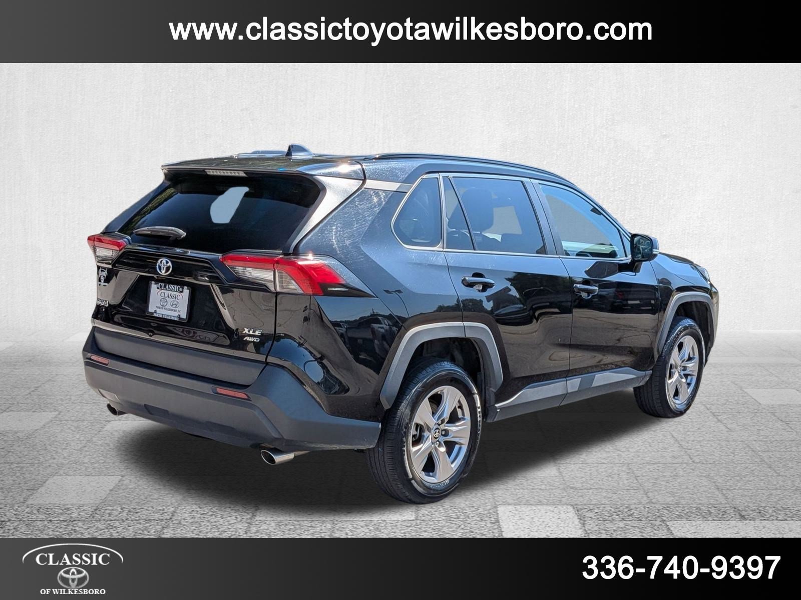 2023 Toyota RAV4 XLE photo 2
