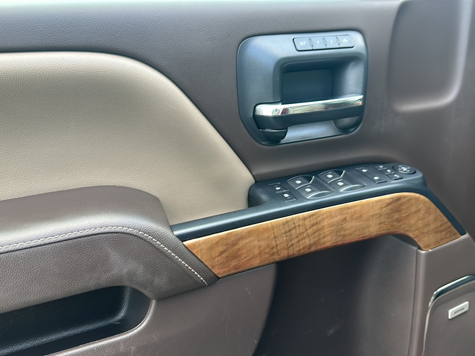 2015 Chevrolet Silverado 1500 LTZ photo 4