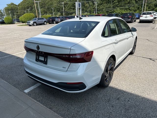 2025 Volkswagen Jetta SE photo 4
