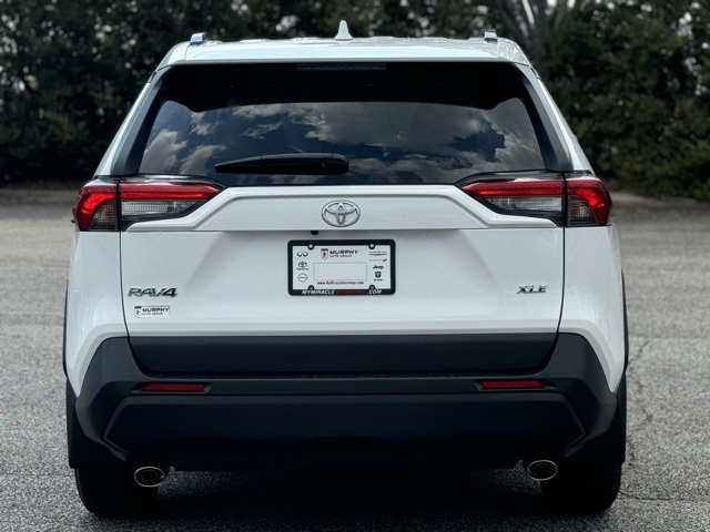2022 Toyota RAV4 XLE photo 3