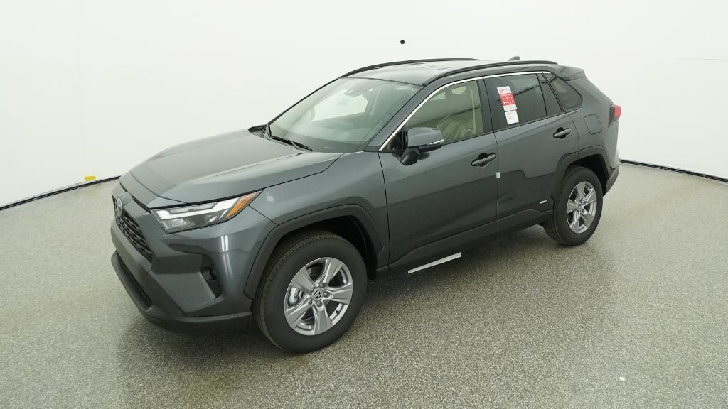 2025 Toyota RAV4 XLE's photo